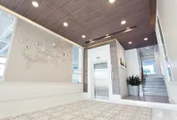 The Eight - 駐車場