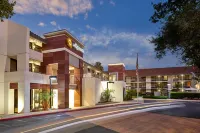 La Quinta Inn & Suites by Wyndham Thousand Oaks-Newbury Park - Kæledyr tilladt
