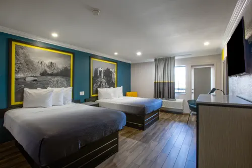 Super 8 by Wyndham Mesa Downtown Near Convention Center - Cho phép mang theo thú cưng