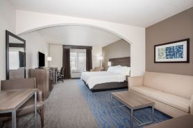 Holiday Inn Express & Suites Manhattan