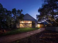 Emu Walk Apartments Hotels near Uluṟu-Kata Tjuṯa National Park