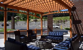 Holiday Inn Express & Suites Geneva Finger Lakes