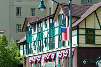 Courtyard Lake Placid Hotels near Swedish Hill Winery Tasting Room