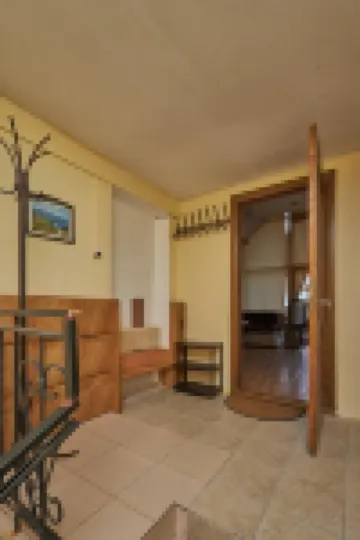 Ev Roshel Hotel