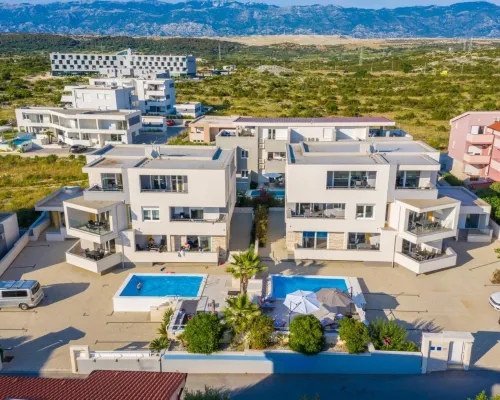 Apartments & Rooms Danivan Pool Villas B Hotels in Novalja