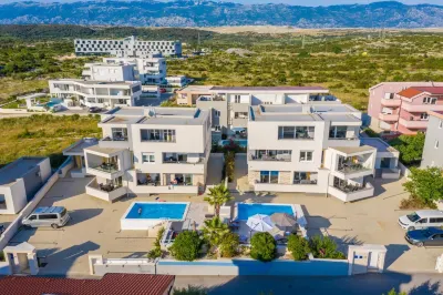 Apartments & Rooms Danivan Pool Villas B Hotels in der Nähe von Zrce Festival Beach
