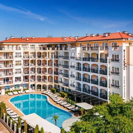 Avenue Deluxe Hotel