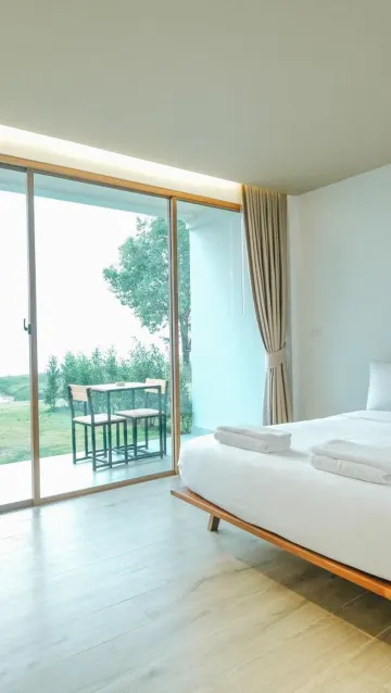 ห้องพร้อมวิวทะเลสาบ(เตียงควีนไซส์)