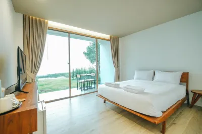 Lake House Naka Cave Hotel di 