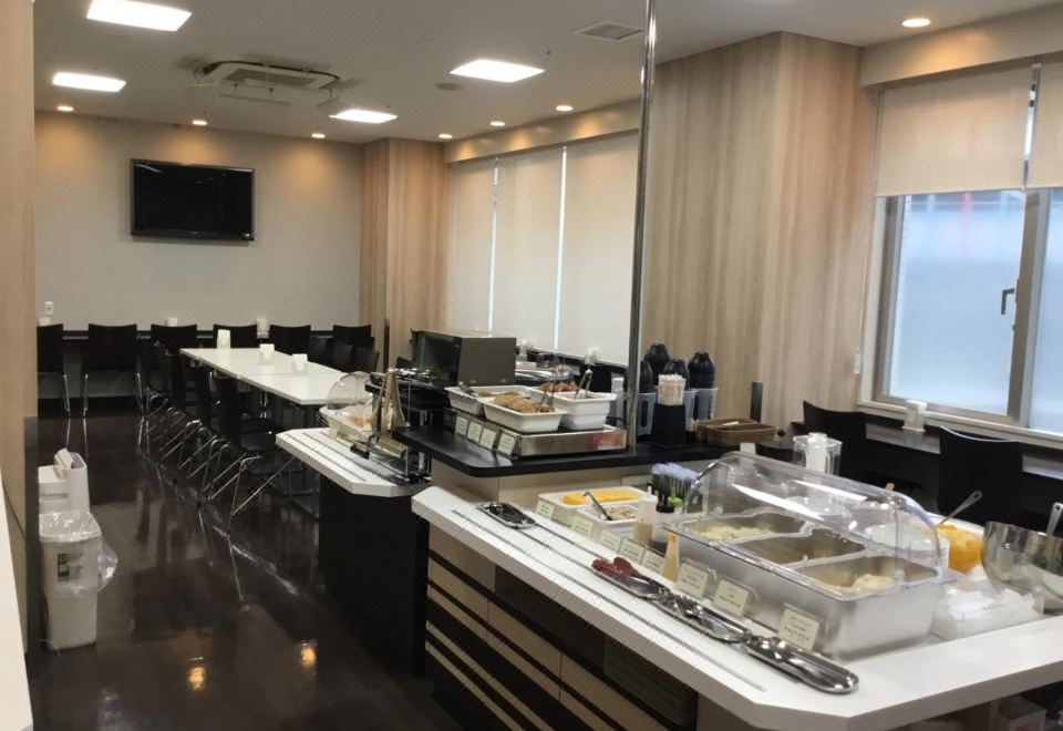 산코 인 욧카이치 에키마에 조식