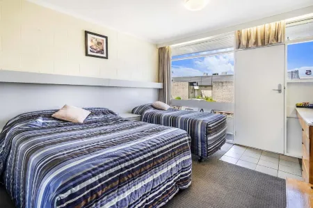 Top of the Town Hotel Motel Отели в г. Берни