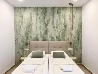 Apartments & Rooms Flowers