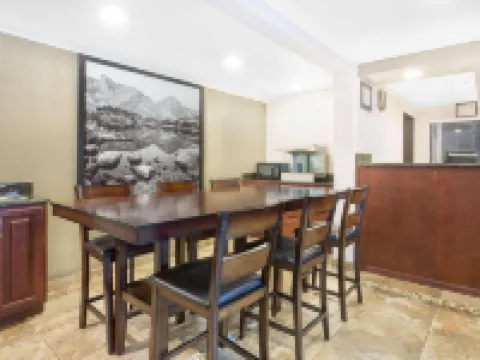 Super 8 by Wyndham Riverton Hotels in Riverton