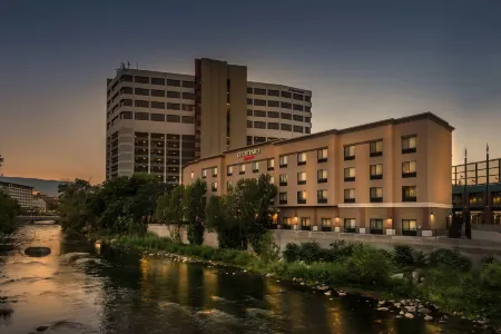 Courtyard Reno Downtown/Riverfront Отели рядом с достопримечательностью «Reno Events Center»