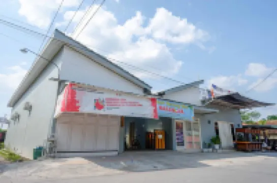 RedDoorz Syariah near Pasar Godong Grobogan Hotel di Godong