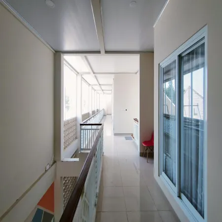 RedDoorz at Araya House Ngawi Отели в г. Ngawi Regency