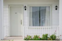 White Roses Cottage - parking