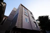 C'Est la VIE Boutique Apartments by le Pension Stays のホテル
