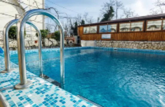 Ev Roshel Hotel