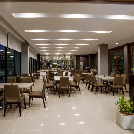 Leosor Hotel Отели рядом с достопримечательностью «Торговый центр The Mall Ratchasima»