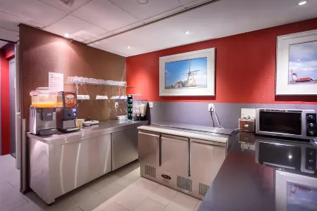 Amsterdam Downtown Hotel Отели рядом с достопримечательностью «Реформированная английская церковь»