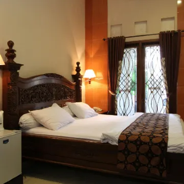 Griya Desa Hotel Hotels near SEVENDAYS HQ