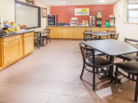 阿爾瑪戴斯酒店 克勞福德縣酒店