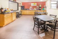 Days Inn by Wyndham Alma Hotels in Oliver Springs Township