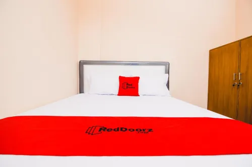 RedDoorz Plus @ Pogung Raya - Pensions