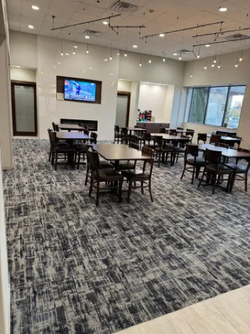 La Quinta Inn & Suites by Wyndham New Haven Отели рядом с достопримечательностью «Connecticut Children's Museum»