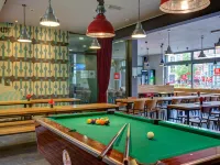Meininger Hotel Berlin Alexanderplatz Các khách sạn gần Công viên Mauerpark