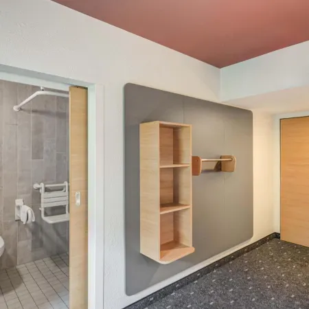B&B Hotel Kassel-Lohfelden Отели рядом с достопримечательностью «Стадион «Ауэштадион»»