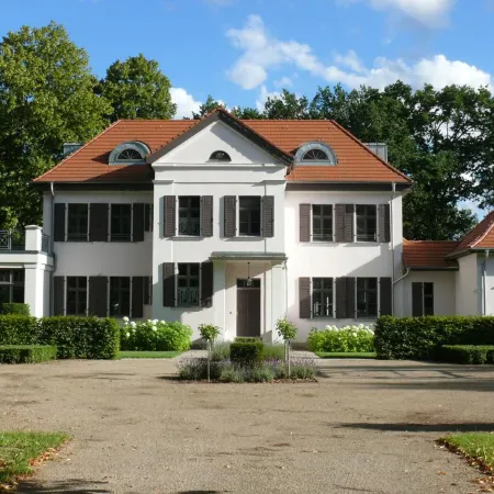 Herrenhaus Röddelin Mit Privater Badestelle Отели в г. Темплин