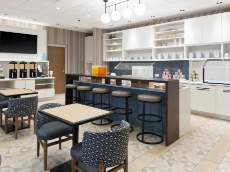 Hyatt Place Charlotte/University Research Park Отели рядом с достопримечательностью «Университет Северная Каролина в Шарлотт»