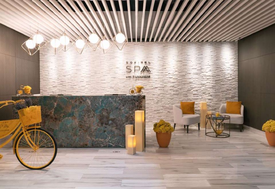 소피텔 두바이 디 오베리스크 풀사이드 바 이미지