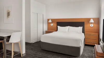 TownePlace Suites Chicago Naperville Hoteles cerca de LOFT