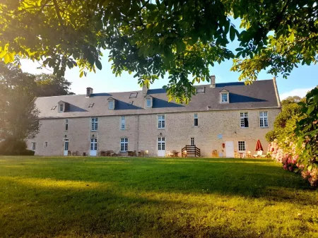 Hôtel le Manoir de Mathan Crépon à la Campagne 5 mn d'Arromanches et 10 mn de Bayeux Отели в г. Сен-Ком-де-Френе