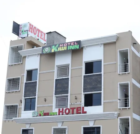 Hotel Kiwi Inn Отели рядом с Аэропорт Индор