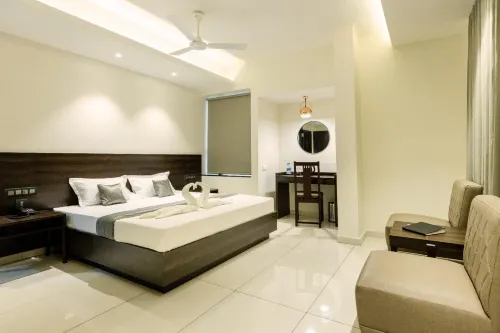 Hotel Paramount Suites & Service Apartments