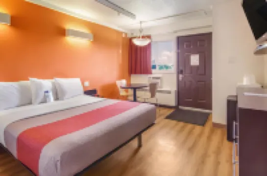 Motel 6 Lethbridge, AB