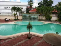 Dottie's Place Hotel & Restaurant - Rooftop Pools