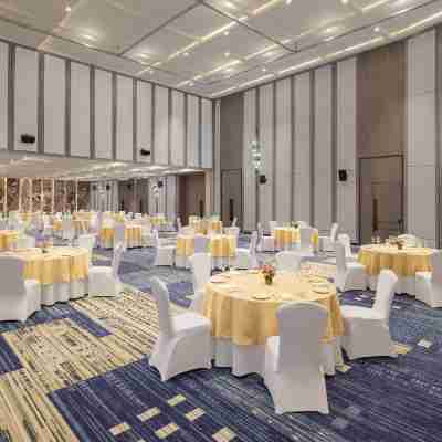 Le Meridien Ahmedabad Dining/Meeting Rooms