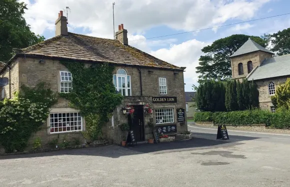 金獅老馬車屋酒店