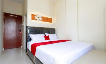RedDoorz Plus @ Komplek ABC Batu Aji Batam