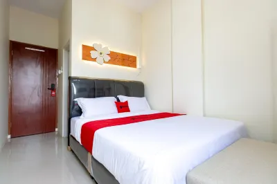 RedDoorz Plus @ Komplek ABC Batu Aji Batam Hotels in der Nähe von PT. BATAMEC Shipyard