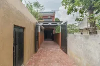 RedDoorz Syariah Near Siloam Hospitals Bulak Kapal Các khách sạn ở South Tambun