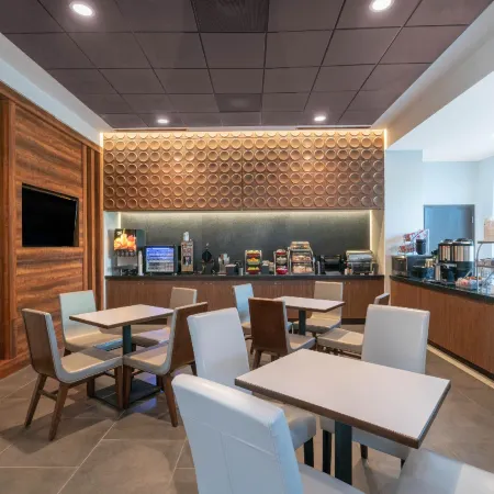 Hampton Inn by Hilton Nashville Airport Century Place