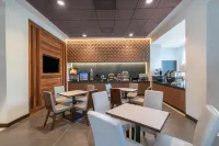 Hampton Inn by Hilton Nashville Airport Century Place - Aamiainen