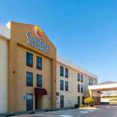 Comfort Inn & Suites Hotel Exterior