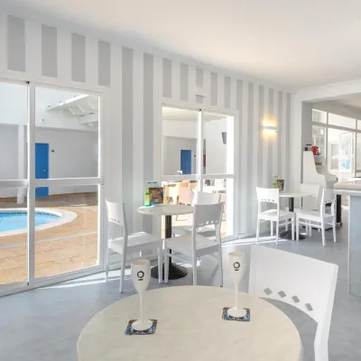 Hotel Apartamentos Vibra Central City - Adults Only Hotel dekat Pantai Es Pouet